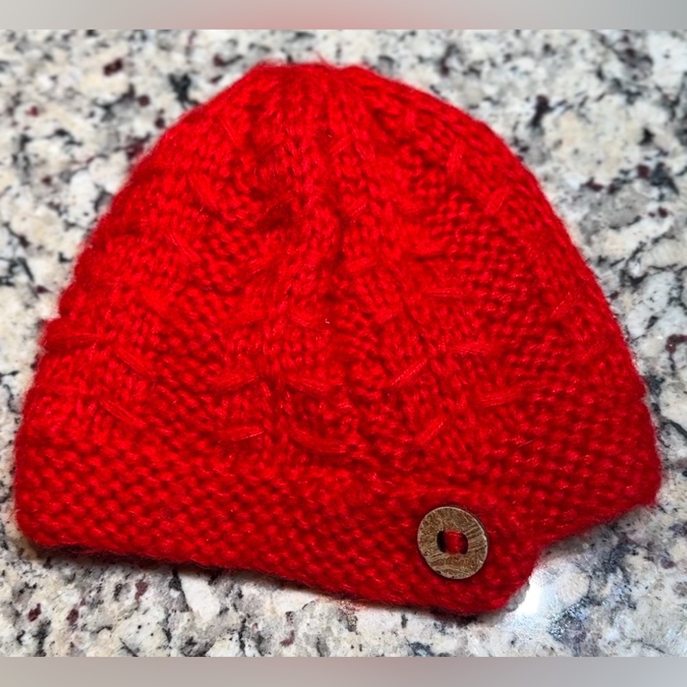 Moon‎ Shadow Red Cable Knit Beanie with Wooden Button